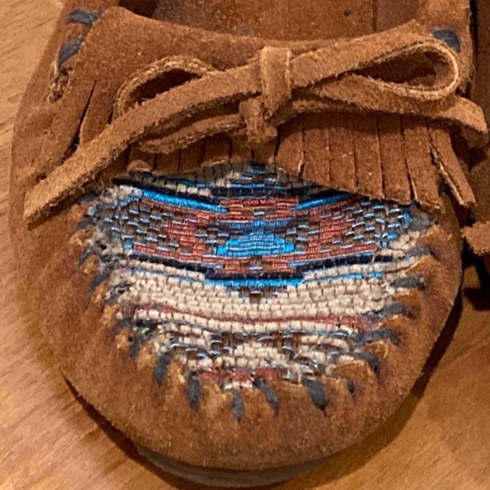MINNETONKA :: MOCCASINS - Picture 5 of 8
